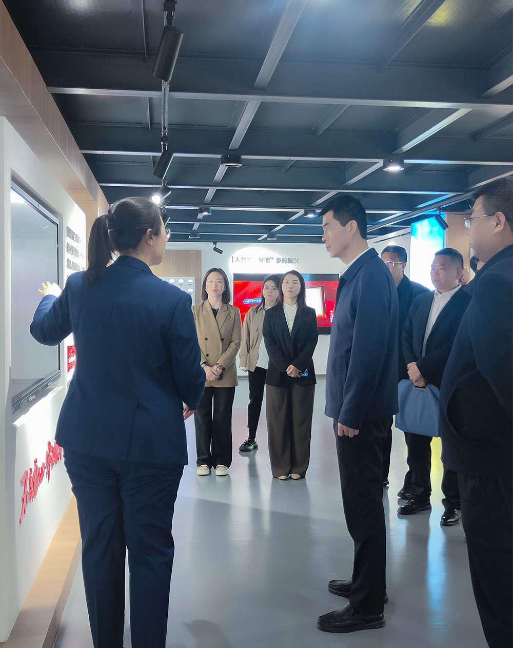 1744092183898177.jpg 8.jpg